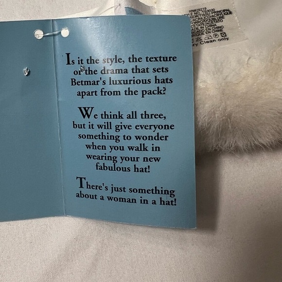 NWT BETMAR New York faux fur neck warmer winter white scarf - Picture 8 of 11